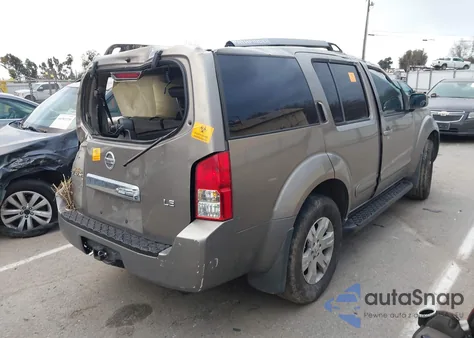 2005 Nissan Pathfinder Le z USA, uszkodzony, nr VIN 5N1AR18U85C757897